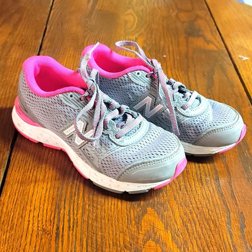 New Balance Girls Tennis Shoes / Size 1